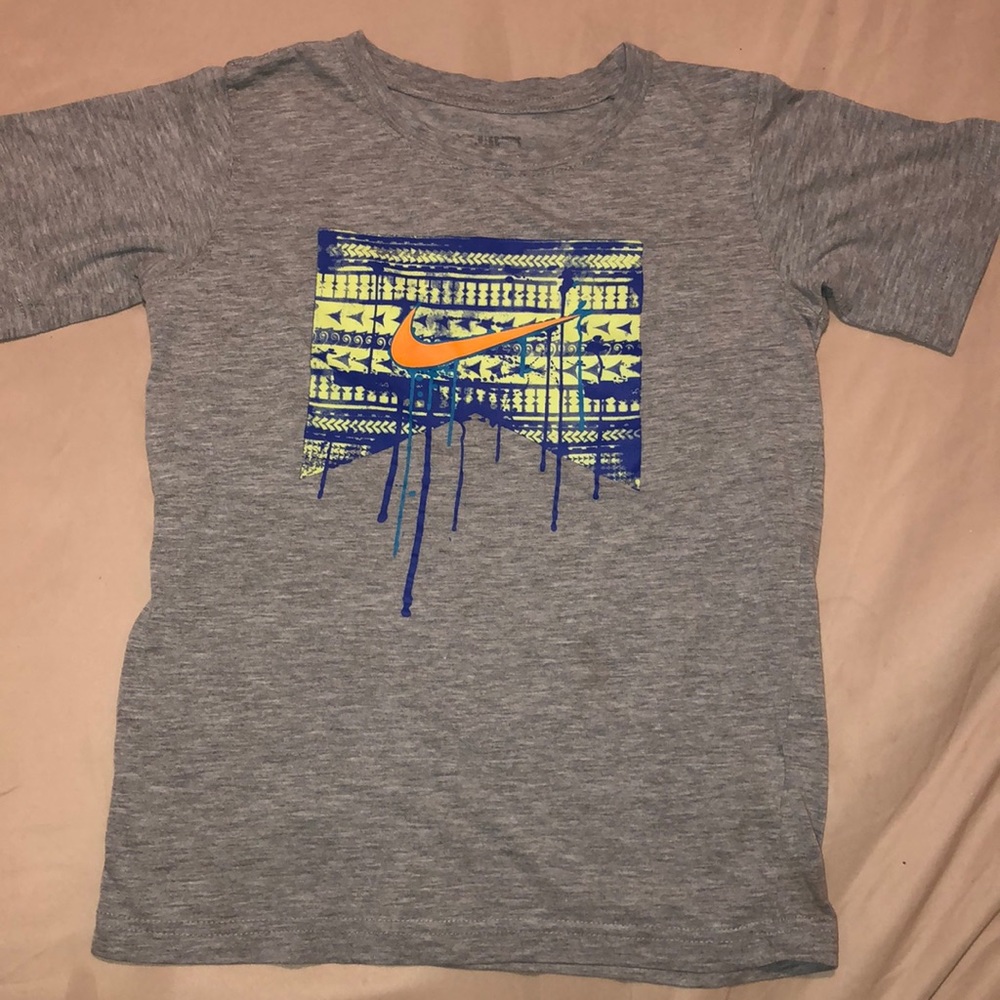 Boys Nike shirt size small 8-10